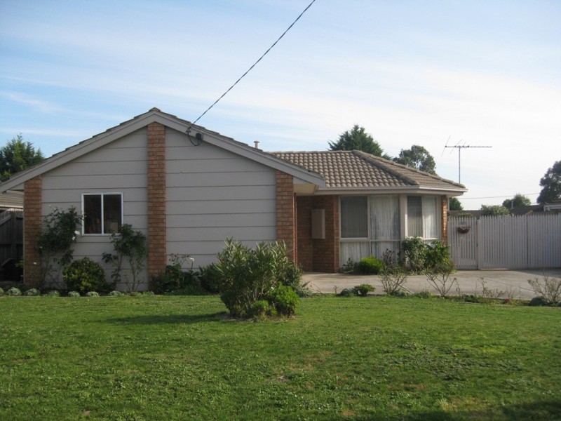 5 Manisa Place, Cranbourne West VIC 3977