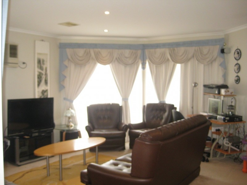 5 Manisa Place, Cranbourne West VIC 3977