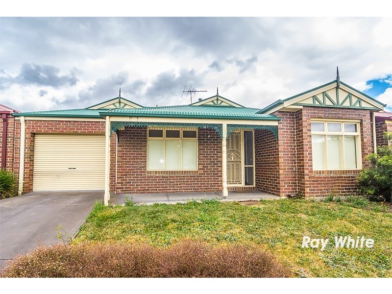 7 Horsham Drive, Cranbourne East VIC 3977