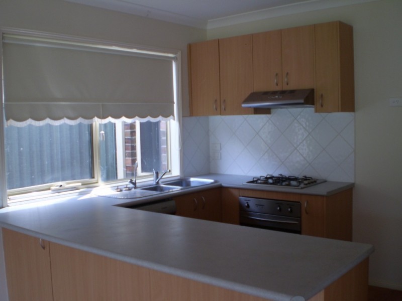 7 Horsham Drive, Cranbourne East VIC 3977