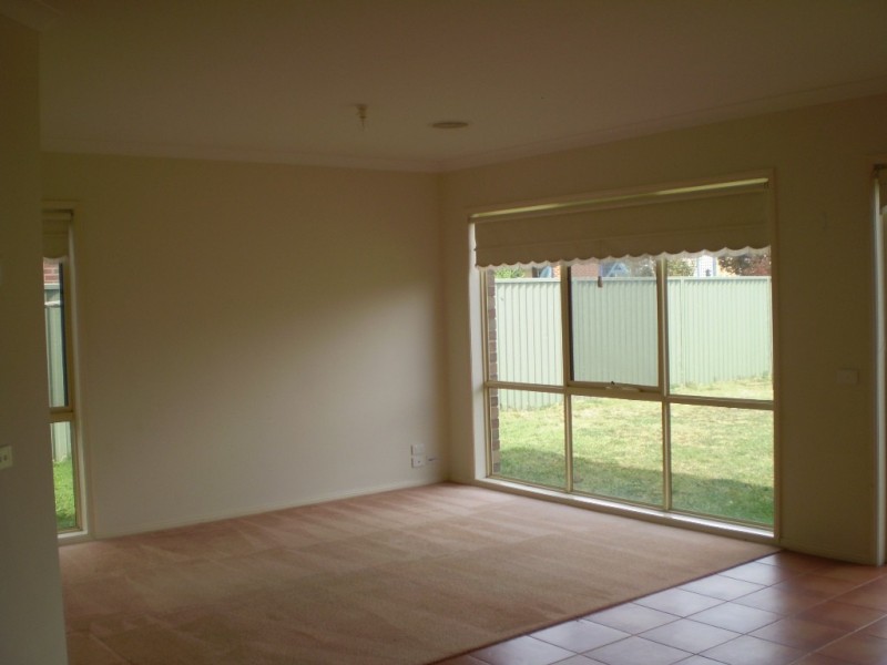 7 Horsham Drive, Cranbourne East VIC 3977