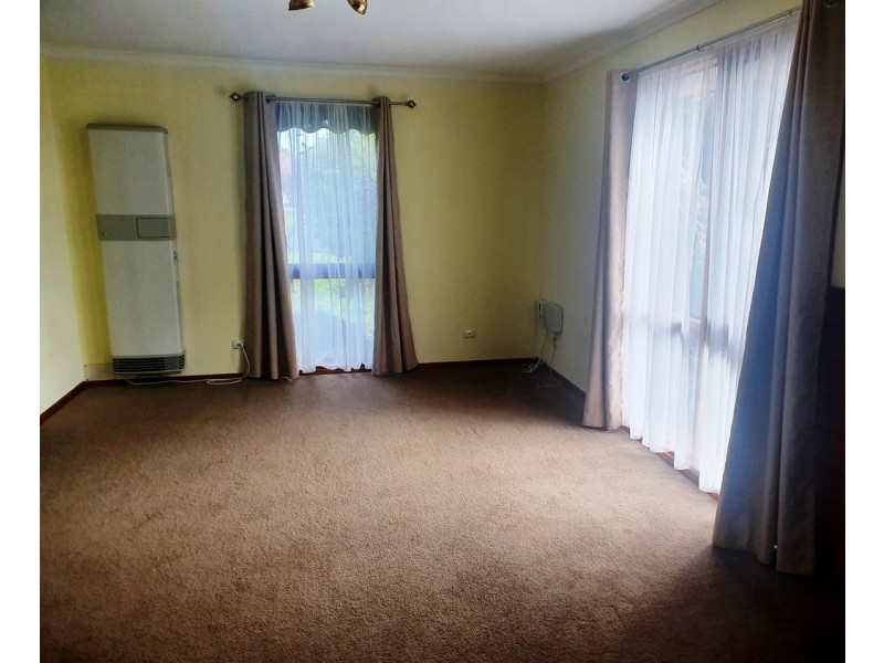 6 Jamie Close, Cranbourne VIC 3977