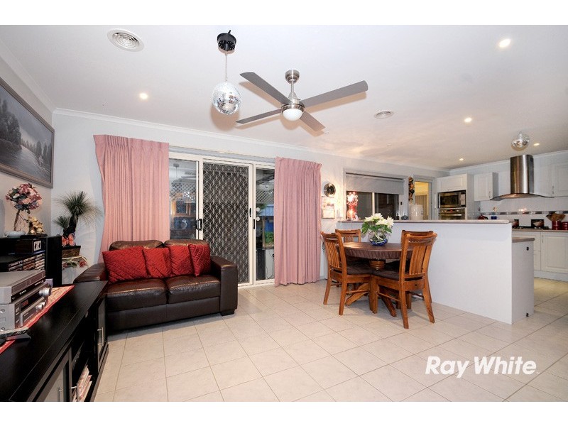 2 Greenbriar Way, Cranbourne West VIC 3977