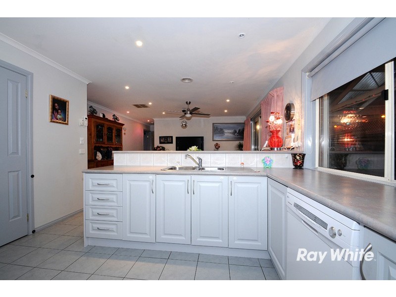 2 Greenbriar Way, Cranbourne West VIC 3977