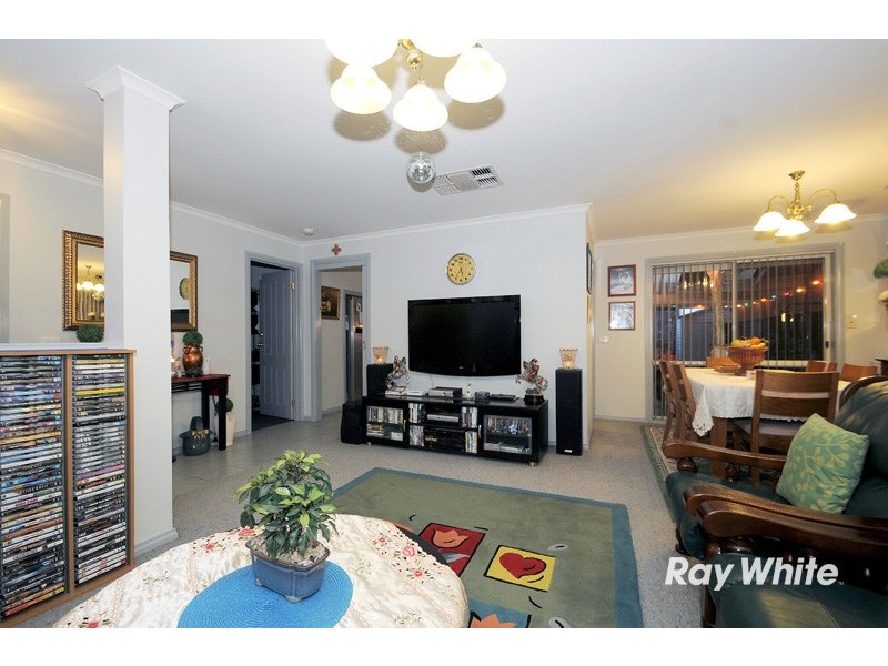 2 Greenbriar Way, Cranbourne West VIC 3977