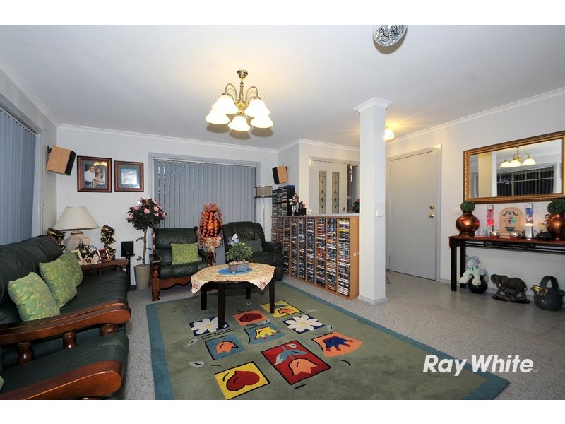2 Greenbriar Way, Cranbourne West VIC 3977