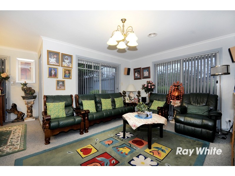 2 Greenbriar Way, Cranbourne West VIC 3977