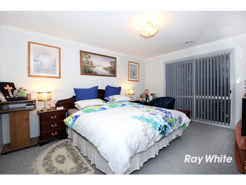 2 Greenbriar Way, Cranbourne West VIC 3977