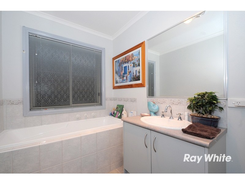2 Greenbriar Way, Cranbourne West VIC 3977