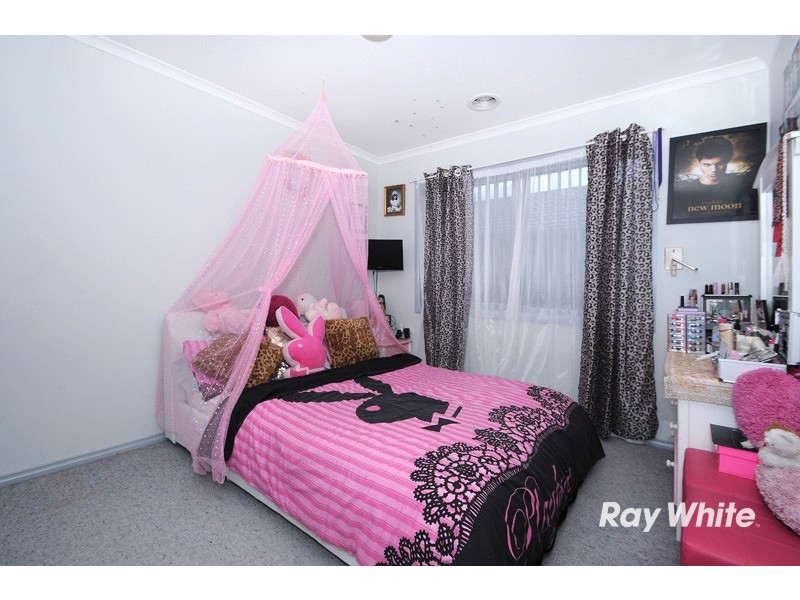 2 Greenbriar Way, Cranbourne West VIC 3977