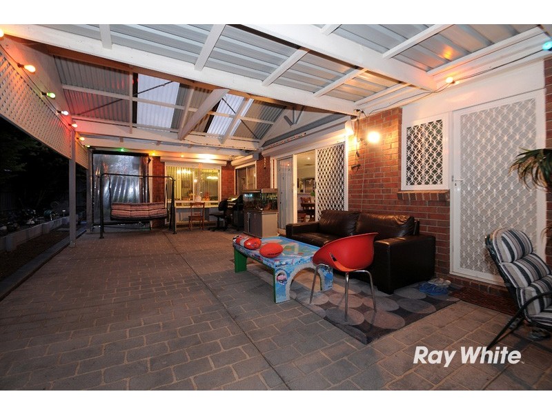 2 Greenbriar Way, Cranbourne West VIC 3977