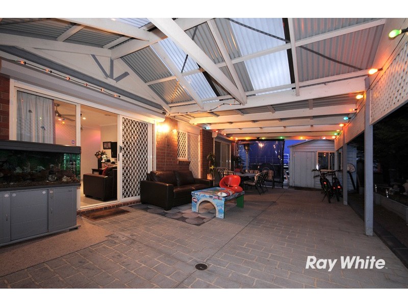 2 Greenbriar Way, Cranbourne West VIC 3977