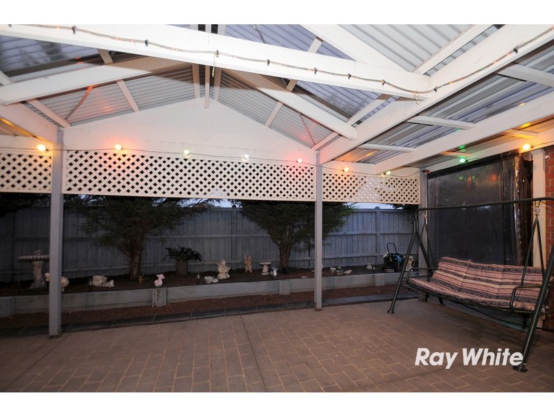 2 Greenbriar Way, Cranbourne West VIC 3977