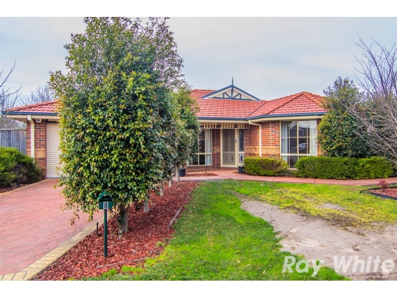 8 Springwater Crescent, Cranbourne VIC 3977
