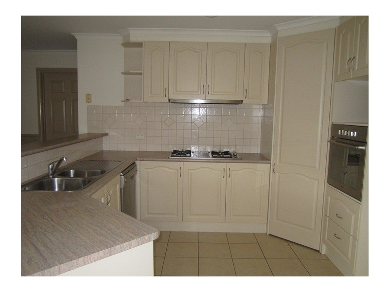 8 Springwater Crescent, Cranbourne VIC 3977