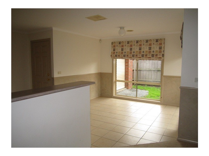 8 Springwater Crescent, Cranbourne VIC 3977