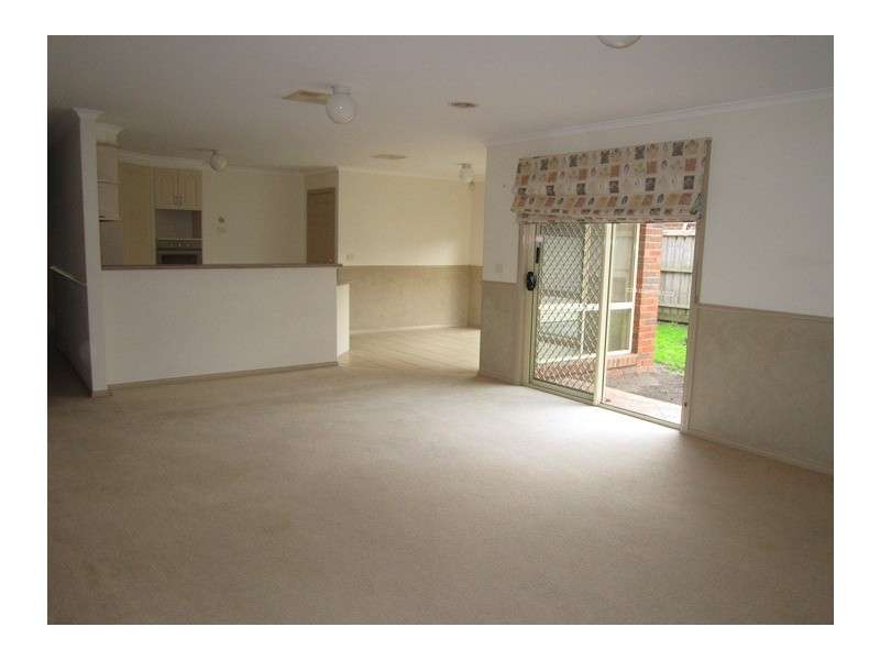 8 Springwater Crescent, Cranbourne VIC 3977