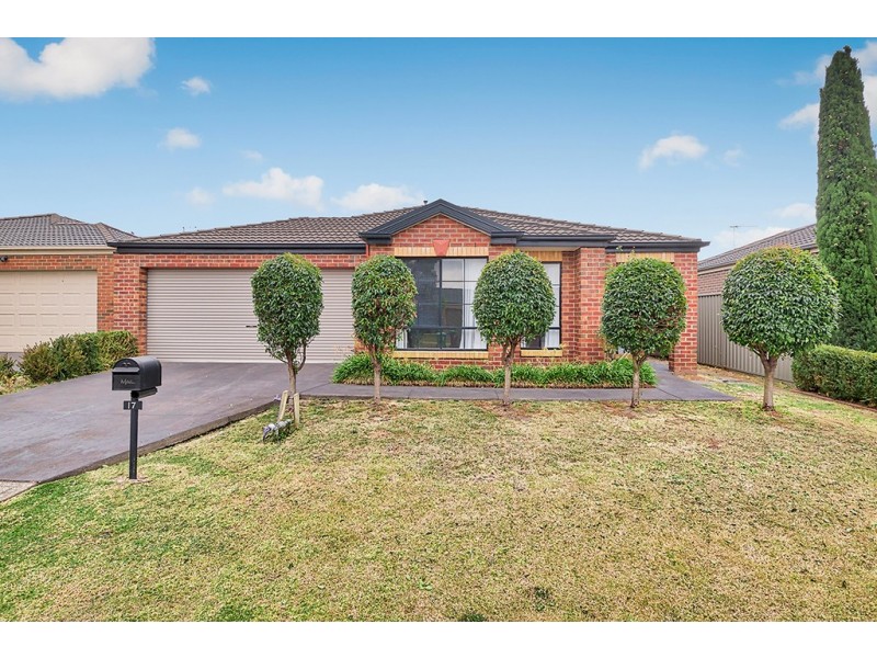 17 Tyndall Street, Cranbourne East VIC 3977