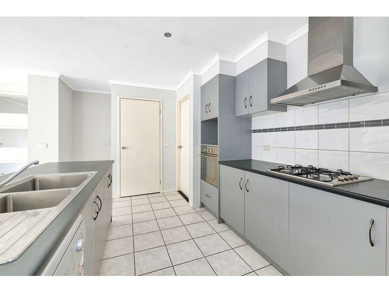 17 Tyndall Street, Cranbourne East VIC 3977