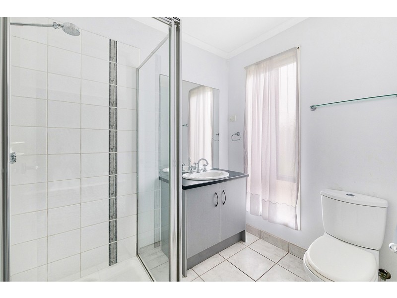 17 Tyndall Street, Cranbourne East VIC 3977