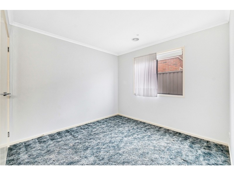 17 Tyndall Street, Cranbourne East VIC 3977