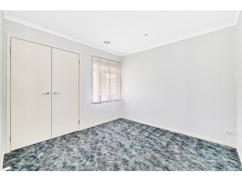 17 Tyndall Street, Cranbourne East VIC 3977