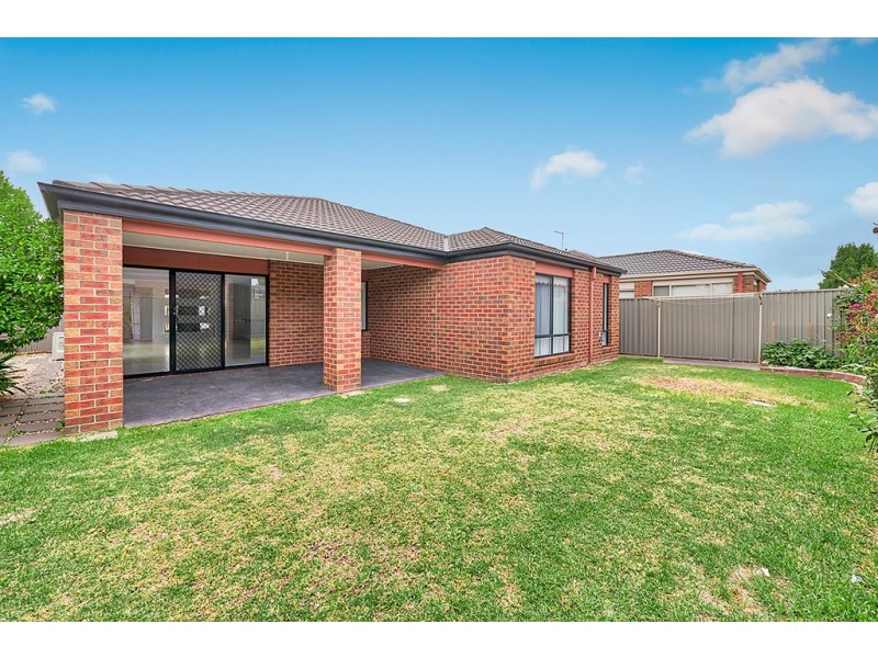17 Tyndall Street, Cranbourne East VIC 3977