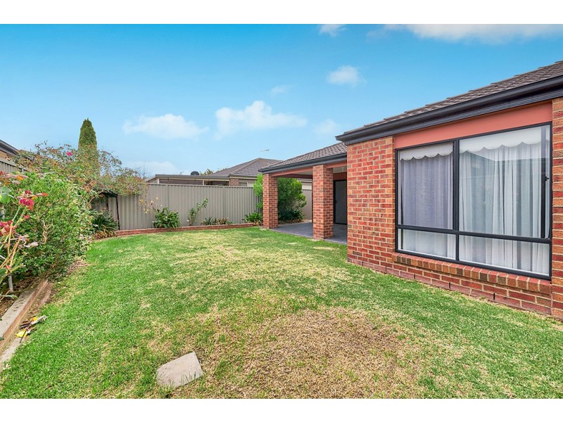 17 Tyndall Street, Cranbourne East VIC 3977