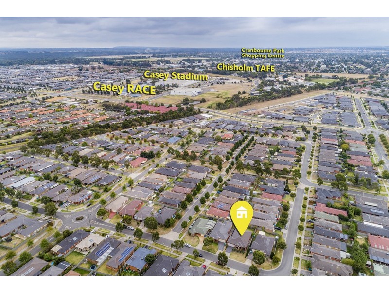 17 Tyndall Street, Cranbourne East VIC 3977