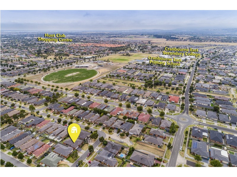 17 Tyndall Street, Cranbourne East VIC 3977