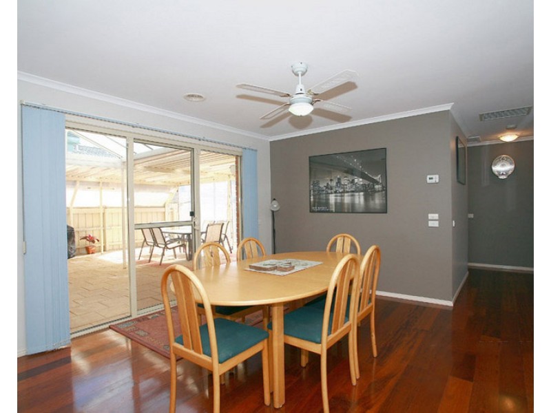 12 Tauna Place, Cranbourne West VIC 3977