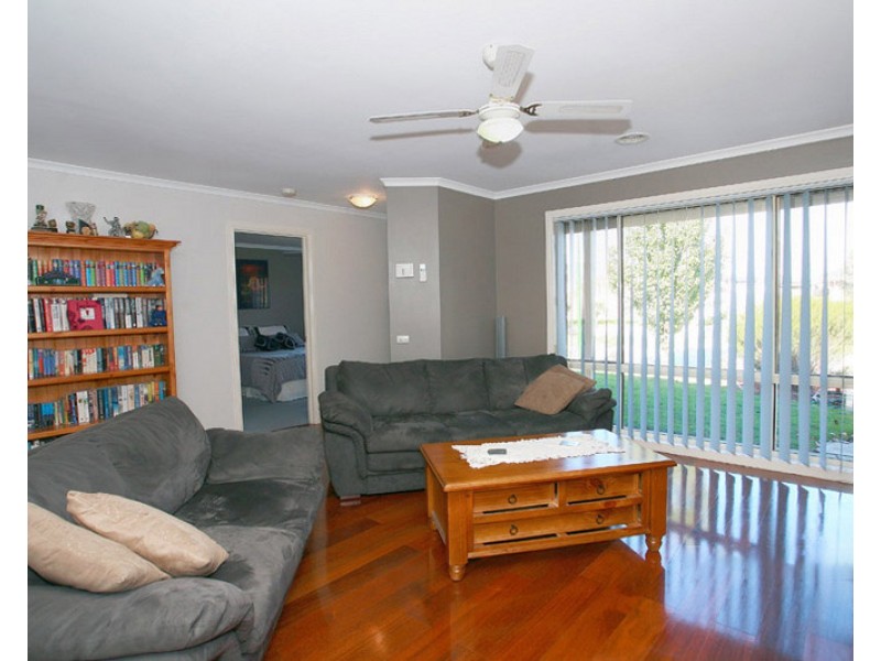 12 Tauna Place, Cranbourne West VIC 3977
