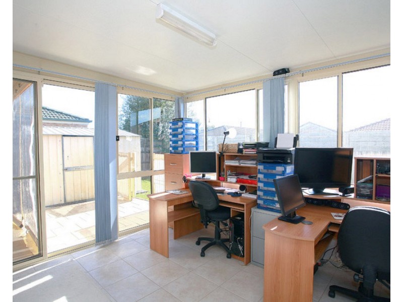 12 Tauna Place, Cranbourne West VIC 3977