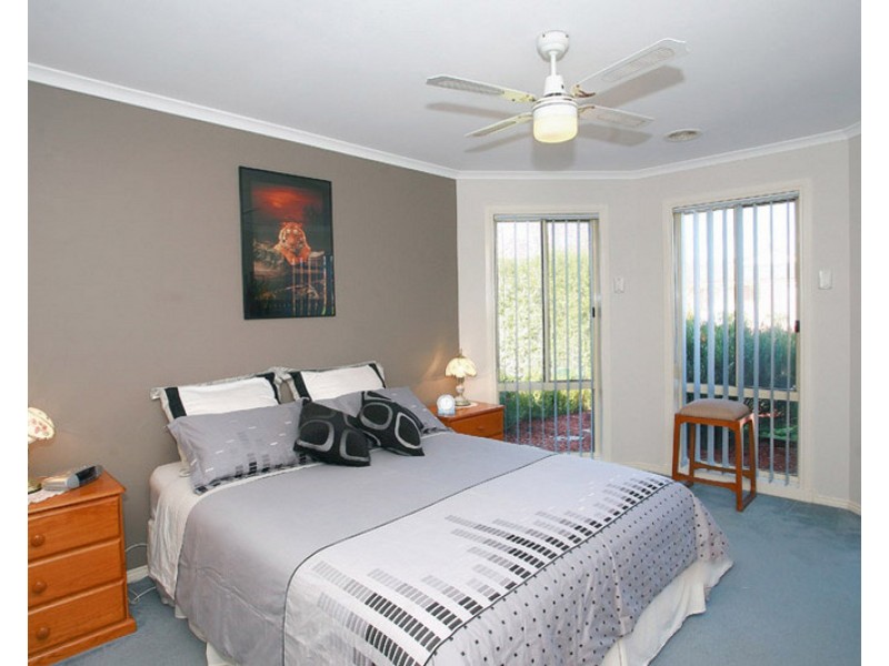 12 Tauna Place, Cranbourne West VIC 3977