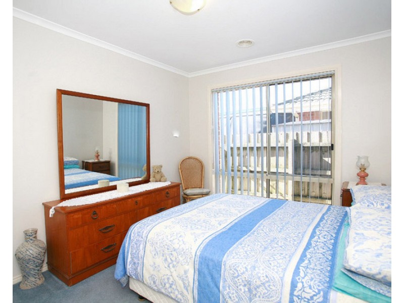 12 Tauna Place, Cranbourne West VIC 3977