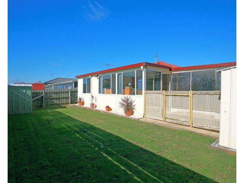12 Tauna Place, Cranbourne West VIC 3977