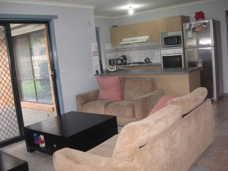 8 Kells Close, Cranbourne East VIC 3977