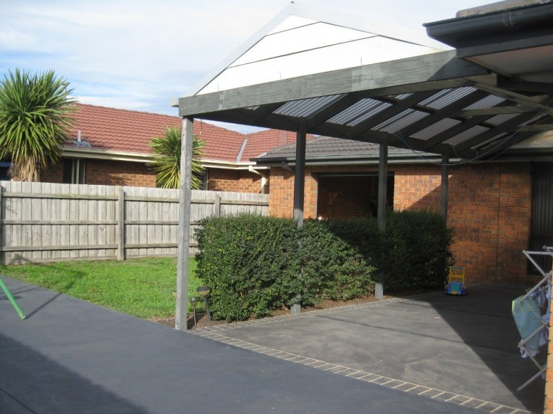 8 Kells Close, Cranbourne East VIC 3977