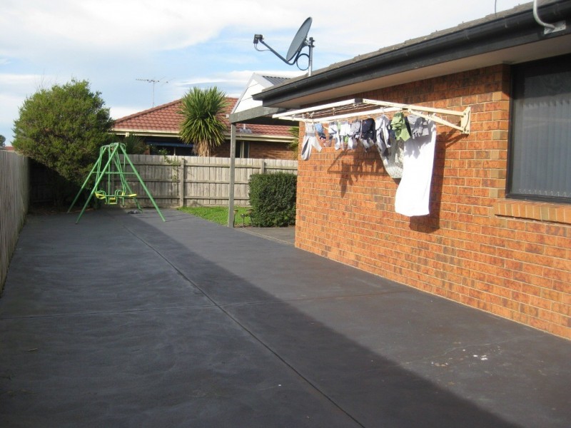 8 Kells Close, Cranbourne East VIC 3977