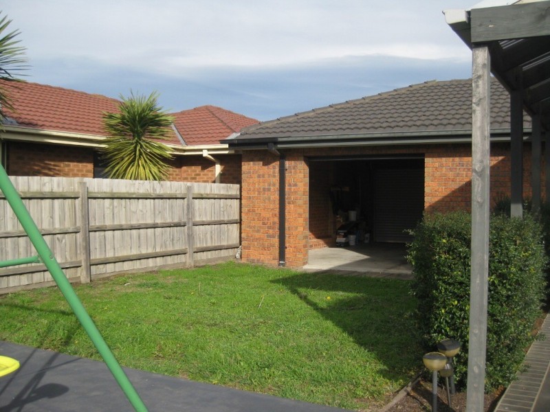 8 Kells Close, Cranbourne East VIC 3977