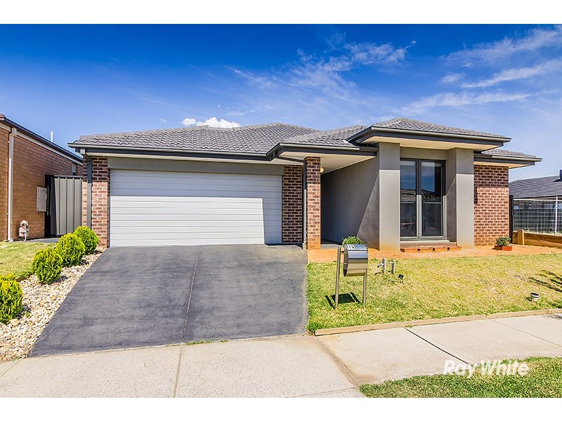 14 San Fratello Street, Clyde North VIC 3978