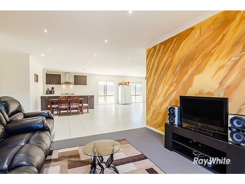 14 San Fratello Street, Clyde North VIC 3978