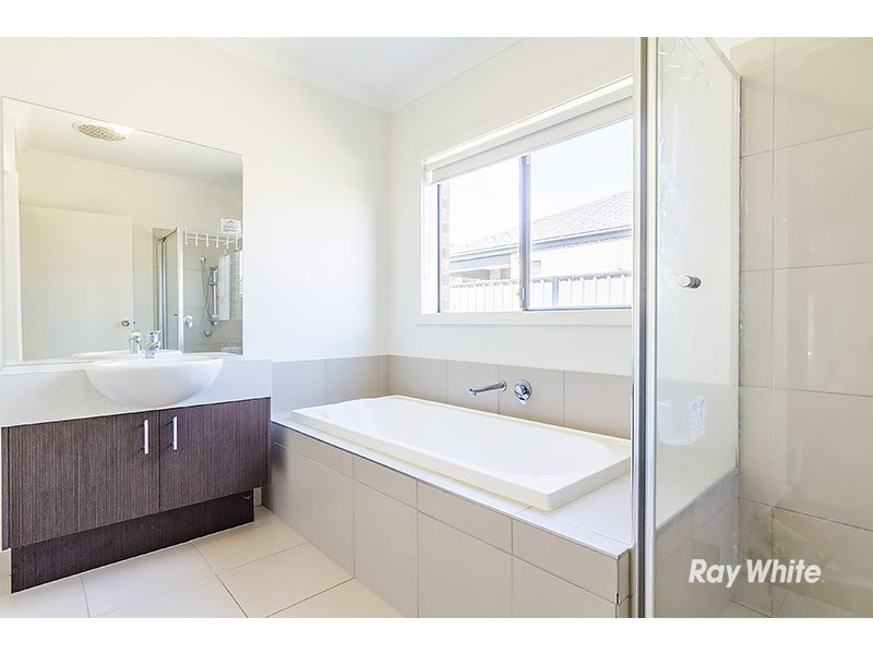 14 San Fratello Street, Clyde North VIC 3978