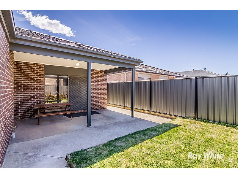 14 San Fratello Street, Clyde North VIC 3978