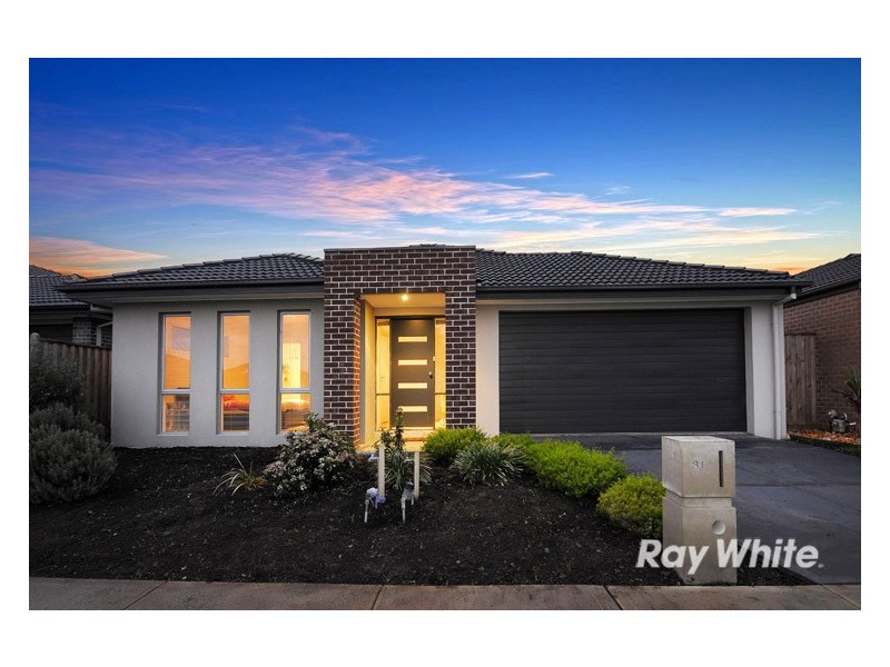 81 Charlbury Crescent, Cranbourne North VIC 3977