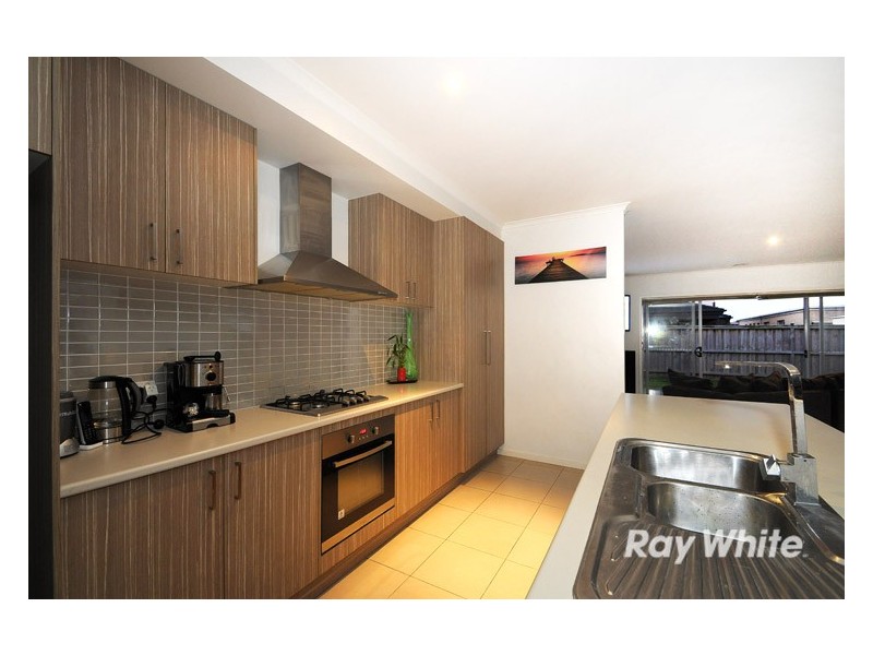 81 Charlbury Crescent, Cranbourne North VIC 3977