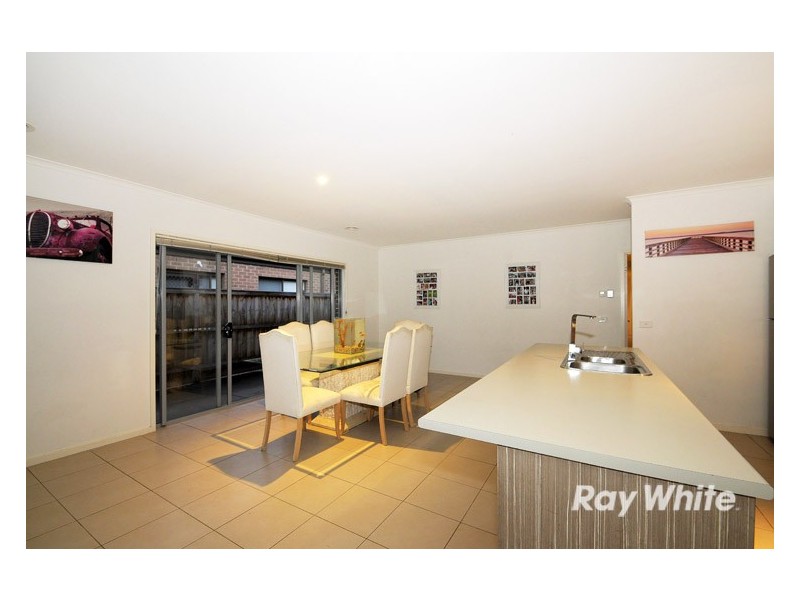 81 Charlbury Crescent, Cranbourne North VIC 3977
