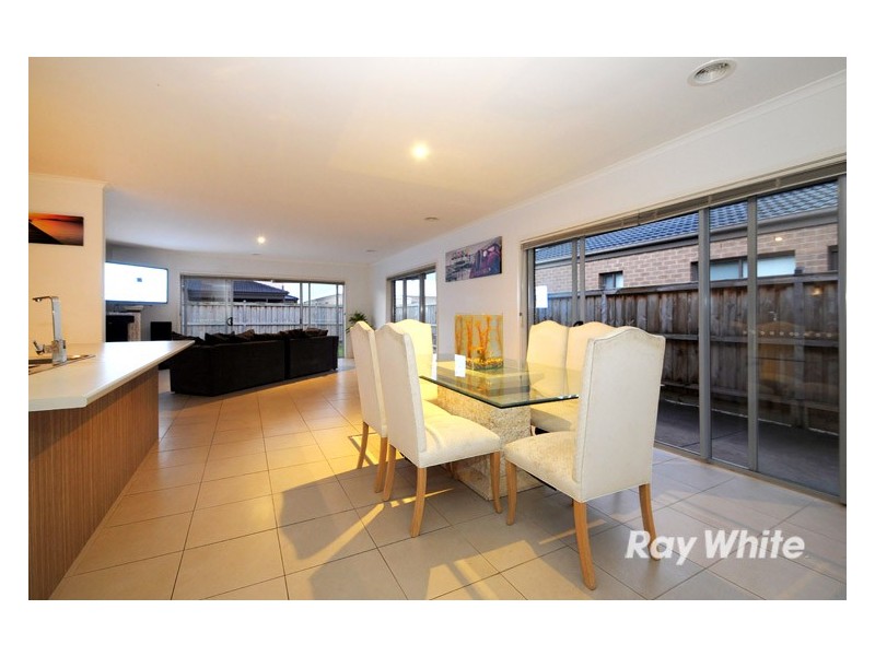 81 Charlbury Crescent, Cranbourne North VIC 3977