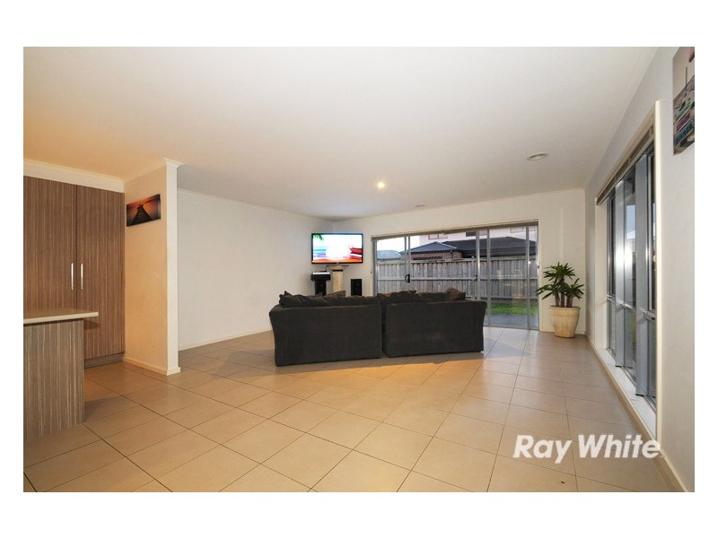 81 Charlbury Crescent, Cranbourne North VIC 3977