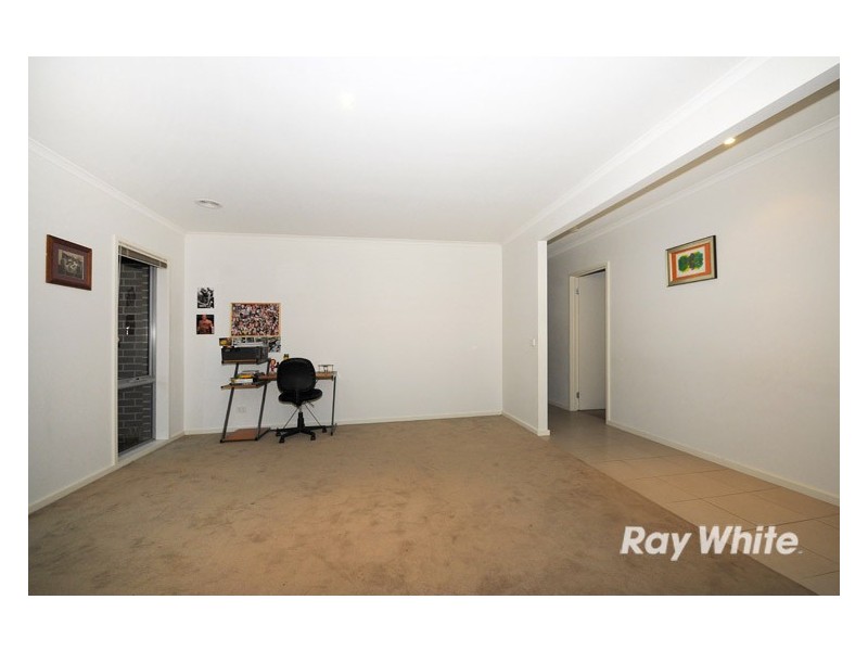 81 Charlbury Crescent, Cranbourne North VIC 3977
